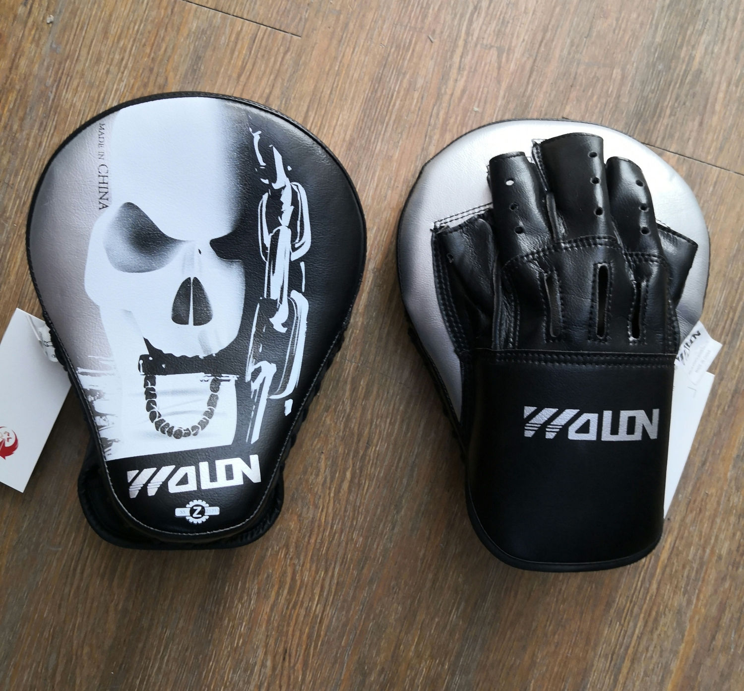 Skull mitts