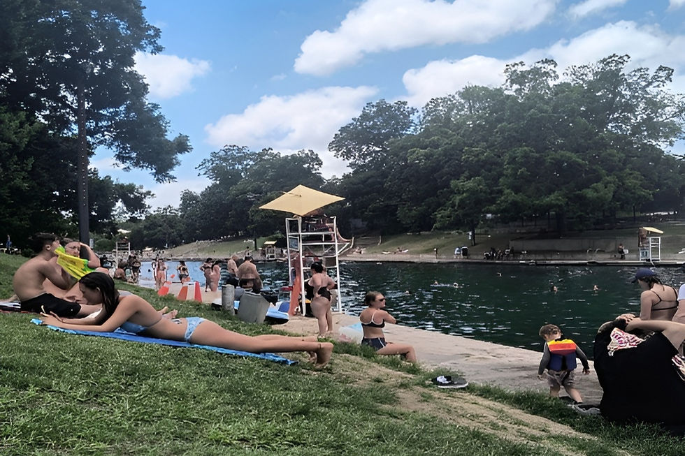 Piscina natural de Barton Springs reúne turistas e locais diariamente