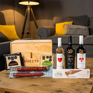 Bodega Andrés Iniesta (Mejores packs de vinos para regalar Navidad 2025) - GastroMadrid (1)