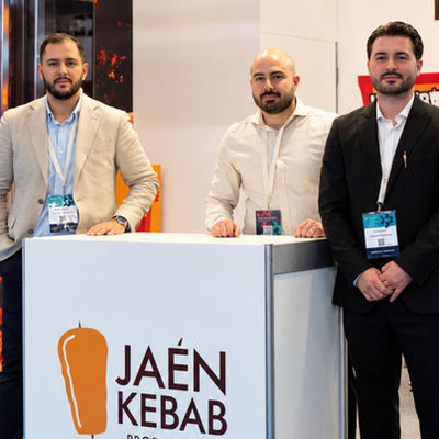 "El kebab puede tener un lugar en muchas más recetas". Entrevista a Alihan Soyal y Ugurcan Soyal, Jaén Kebab Producción