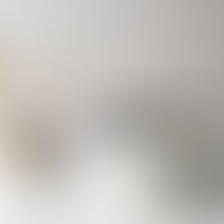 Pesa, suena y tiene borde: el regreso de la cerámica y el vidrio con carácter