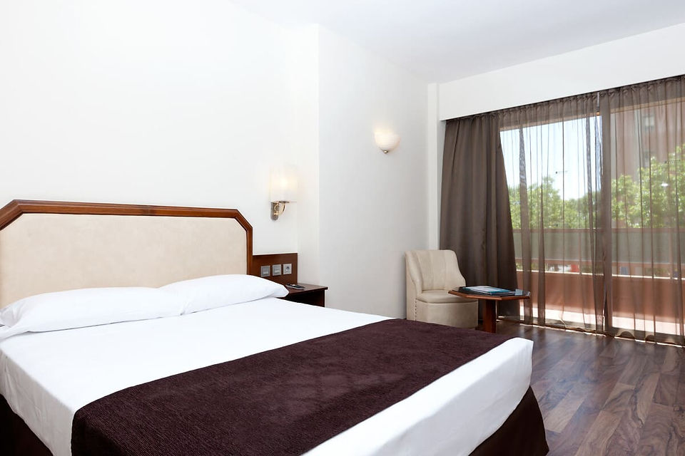 Senator Barajas (Hoteles peor valorados Madrid Booking 2026) - GastroMadrid (1)