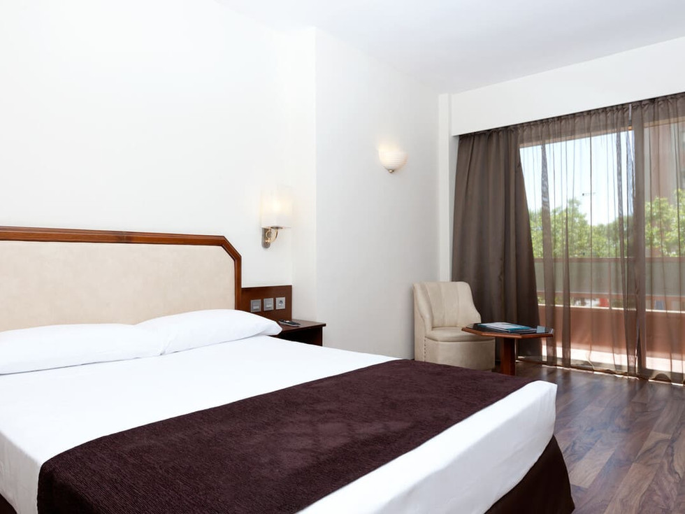 Senator Barajas (Hoteles peor valorados Madrid Booking 2026) - GastroMadrid (1)