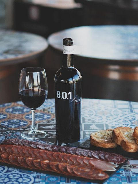 8.0.1, de Bodegas San Valero (Vino de la semana - Semana 49 2025) - GastroSpain (2)