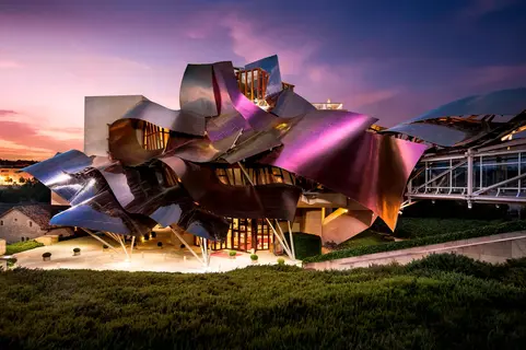 Hotel Marqués de Riscal (Los mejores hoteles sumergirte otoño 2025) - GastroSpain (1)