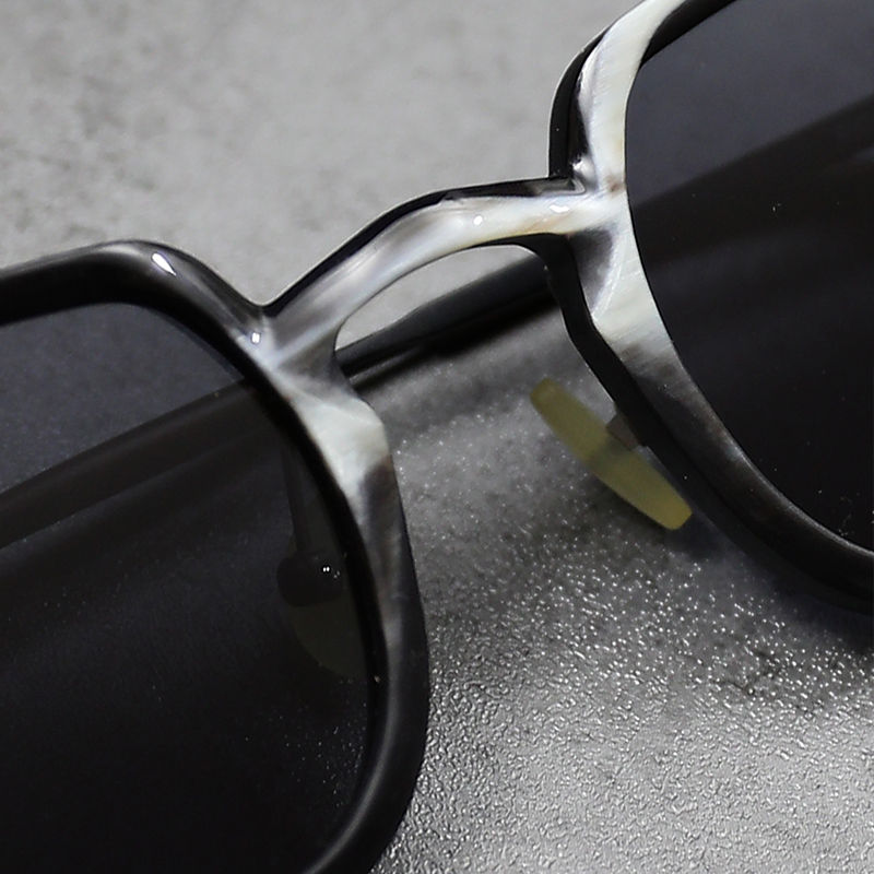 縮圖：RG1089 , BLACK & WHITE , SIZE: 52-22-140 , 牛角眼鏡