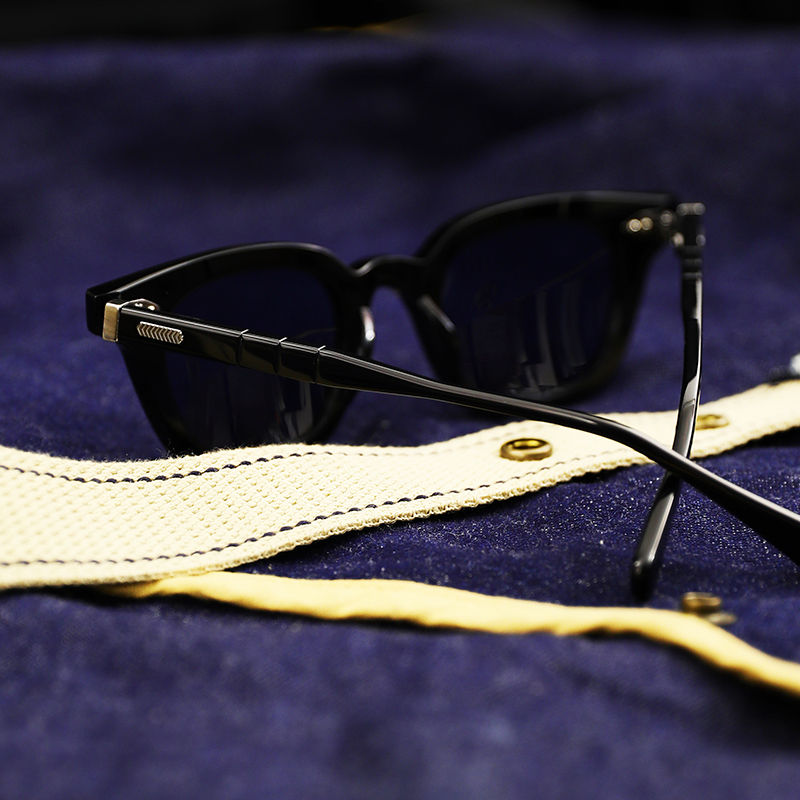縮圖：RAMS #BLACK CRYSTAL  SIZE: 47.1-23.7-147