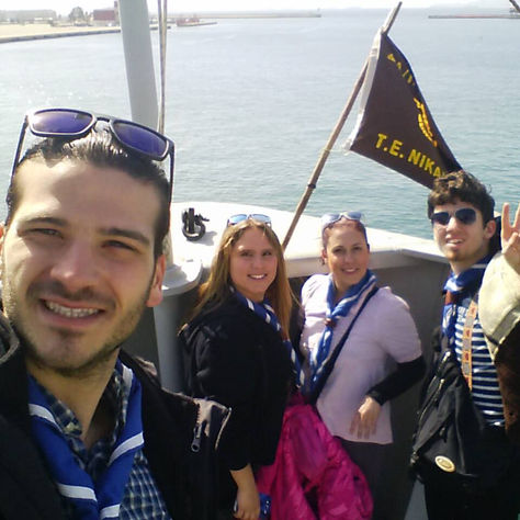 Mια ηλιόλουστη μέρα στη θάλασσα του Πειραιά