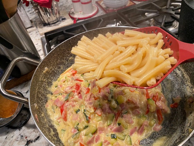 Scoop in pasta