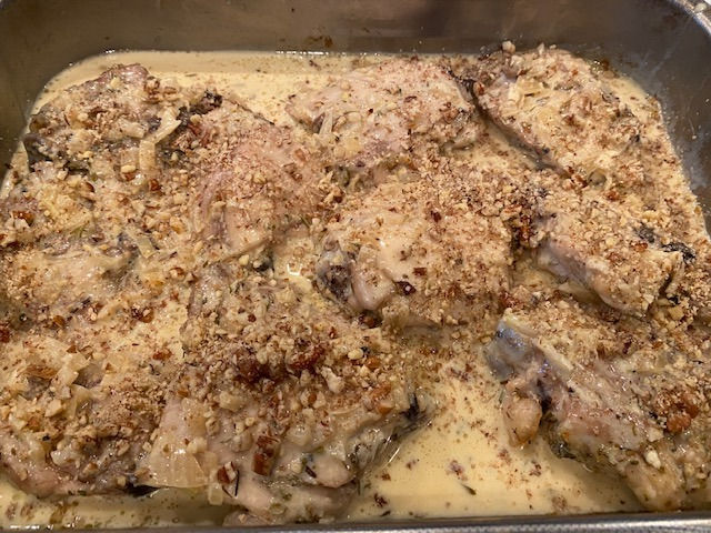 Topping with pecans