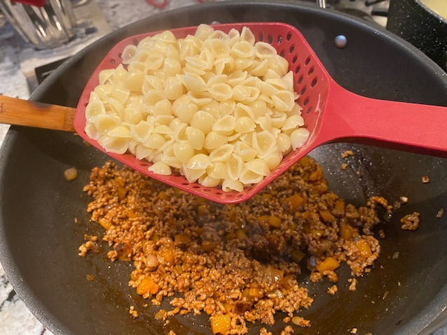 Scoop in pasta