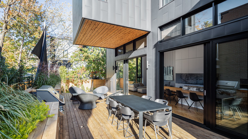 The terrace offers a magnificent space for a dining room and a sunny outdoor living room.
Photo credit:
Charles Lanteigne photo