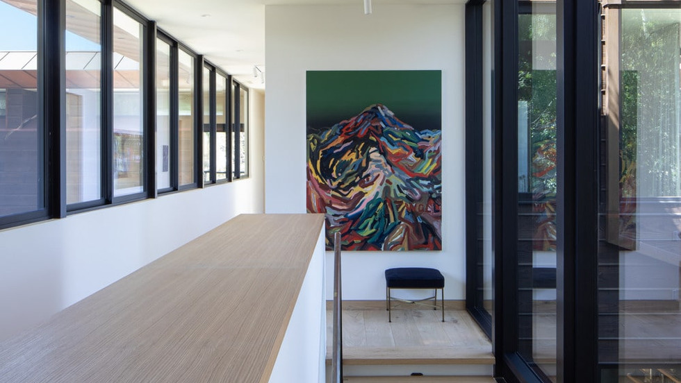 Upstairs, the continuous ribbon of sliding windows (left) overlooks the central pool courtyard, while the expansive double height glazing (right) provides an intimate spatial relationship to the oaks in the atrium garden.
Photo credit: Taiyo Watanabe