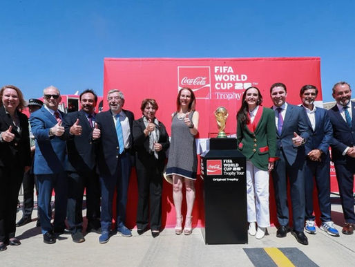 Recibe Gobernadora Delfina Gómez en el AIFA el Trofeo Original de la Copa Mundial de Fútbol 2026; desde el EdoMéx arranca su recorrido por México