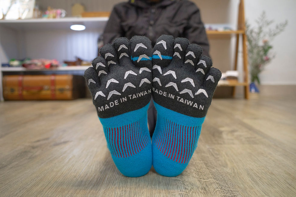 縮圖：加強版足弓加壓運動五指襪 Sporty toe socks (high compression) Black X Sky Blue - L
