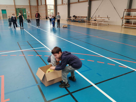 Ateliers sportifs multiages : déménageur