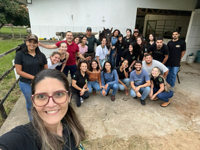 ACADÊMICOS DE MEDICINA VETERINÁRIA DO UNIVC REALIZAM AULA DE CAMPO COM FOCO NO BEM-ESTAR DOS EQUINOS
