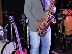 SAXOFONISTA FRANKLIN ALVES NA ABERTURA DA AULA INAUGRUAL DO DIA 25/08.