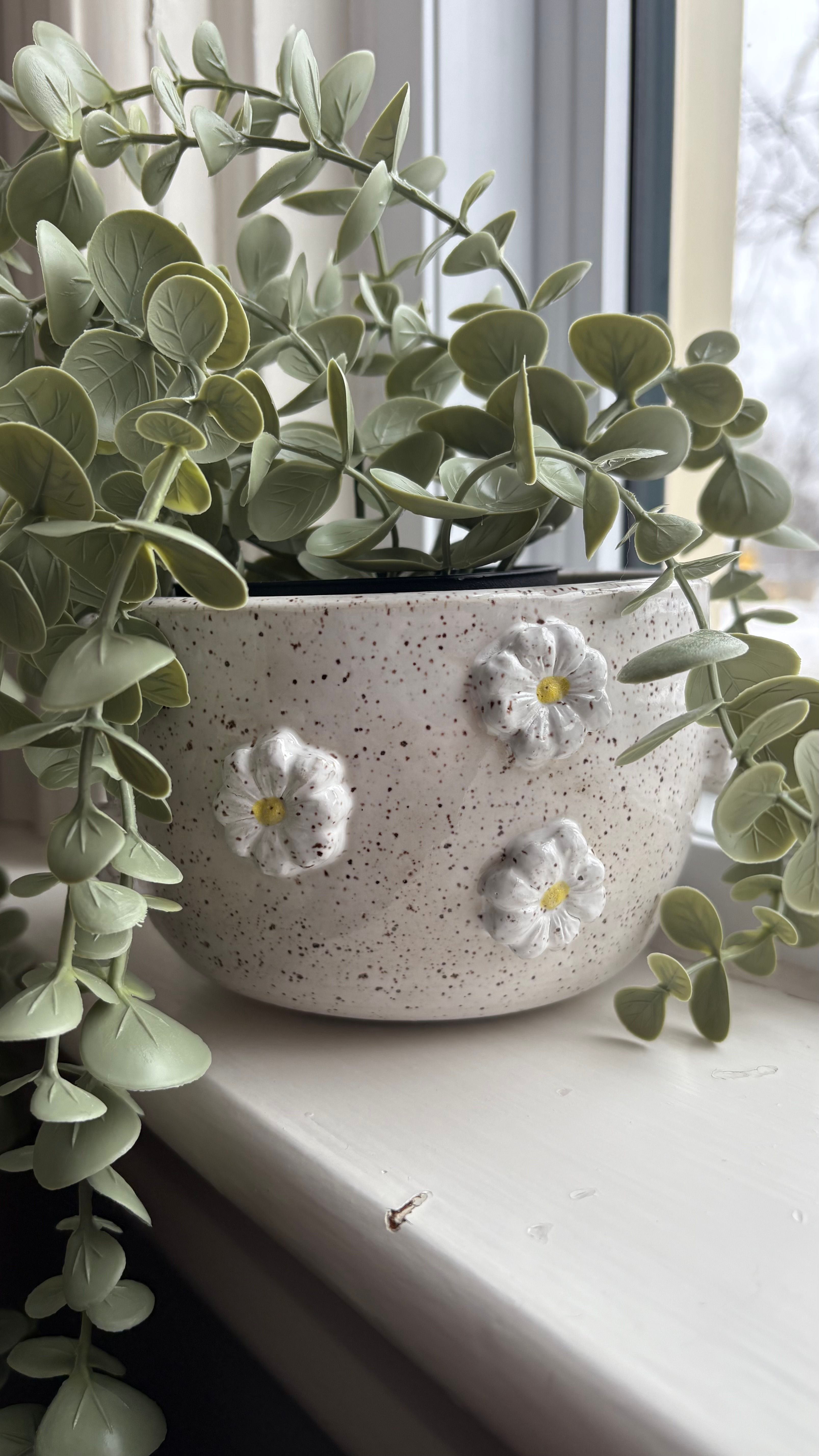 Plant Pot with Daisies