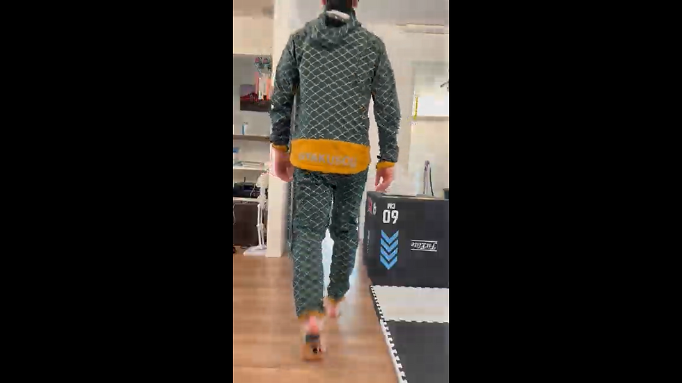足底にパット等を付けて歩行してよりスムーズなインソール形状を探る