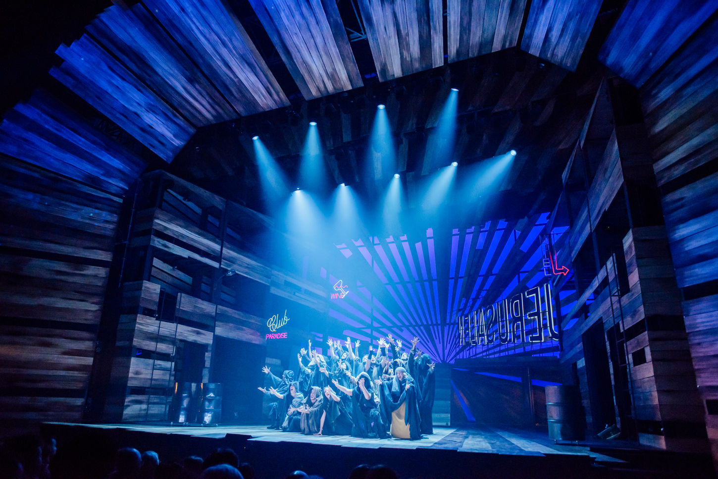 Diseño escenografía 33 musical pizarrostudio Pizarro Studio david rober de arte musical escenografo scenography set design scenic designer madrid spain scenographer Award premios teatro musical