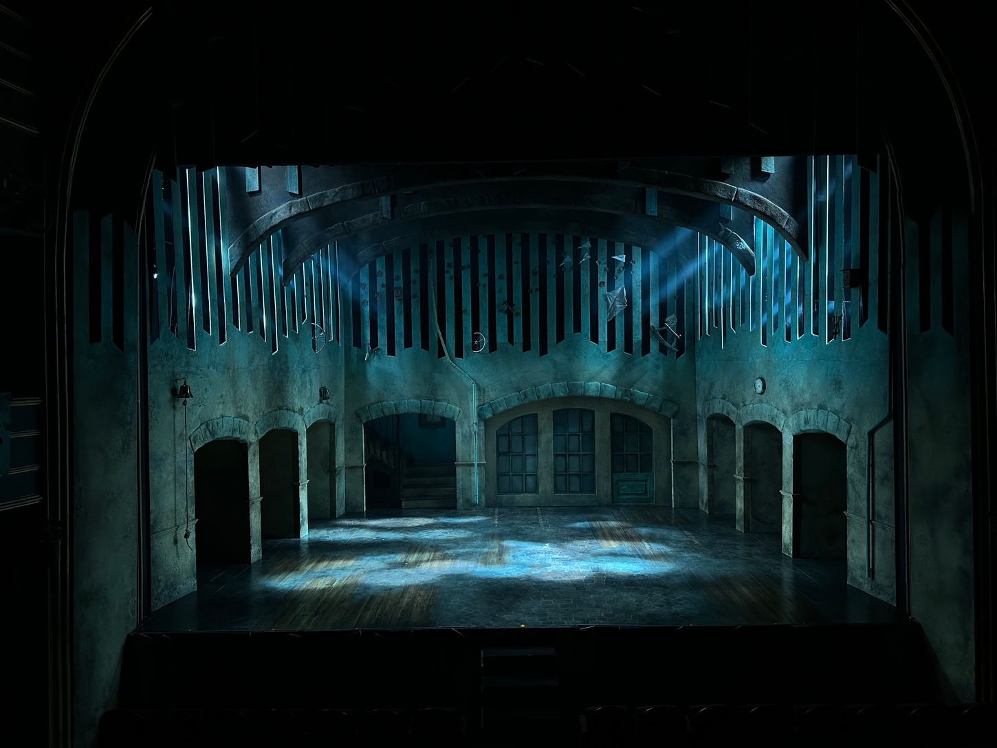 Los Chicos del coro scenography escenografía set design cenit design pizarrostudio Studio Pizarro David musical teatro la latina theatre