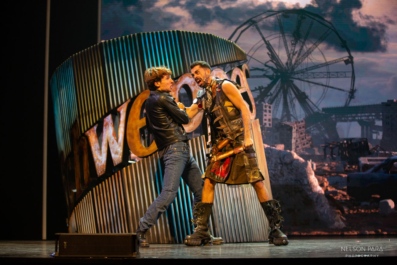 pizarrostudio Pizarro Studio escenografo escenografía scenic design production design art direction rober de arte pizarrostudio we will rock you queen Principe pio David musical