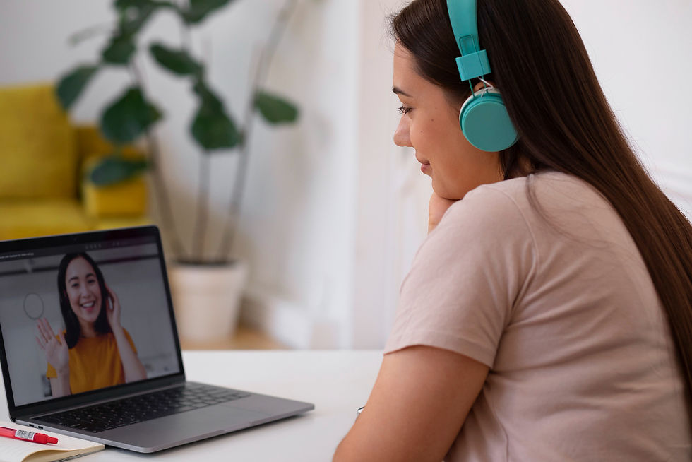 Clase en vivo de conversación con estudiantes y profesor desde casa