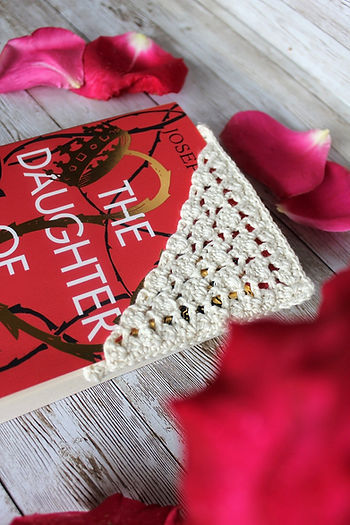 A crochet lace corner bookmark, and The Daughter of Time by Josephine Tey.