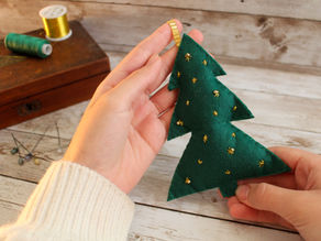How to Make Felt Christmas Trees - FREE Pattern