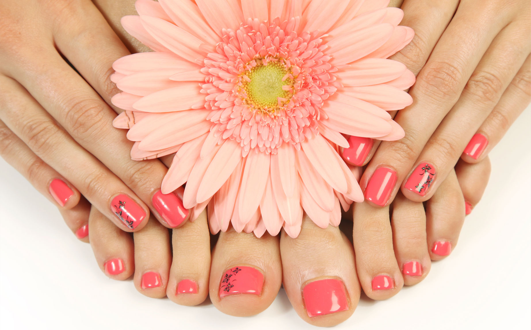 Manichiura Pedichiura Spa Make Up Profesional By Roxana Ene