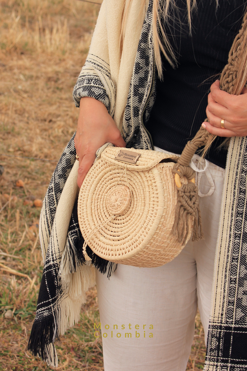 Miniatura: Bolso tejido en palma de iraca y macramé