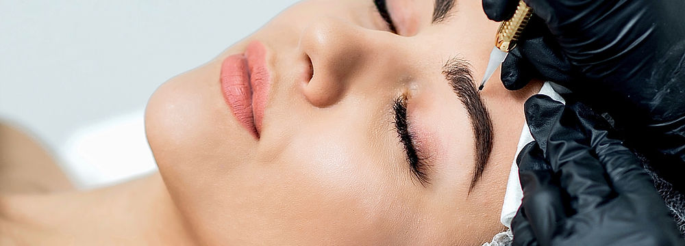 Permanent Make-Up Behandlung / Royal Aesthetics