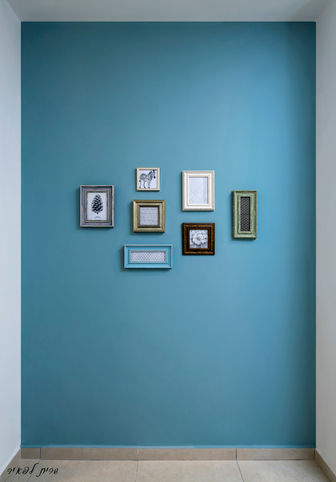 שרית לפאיר קיר מסדרון בבית הצבעוני