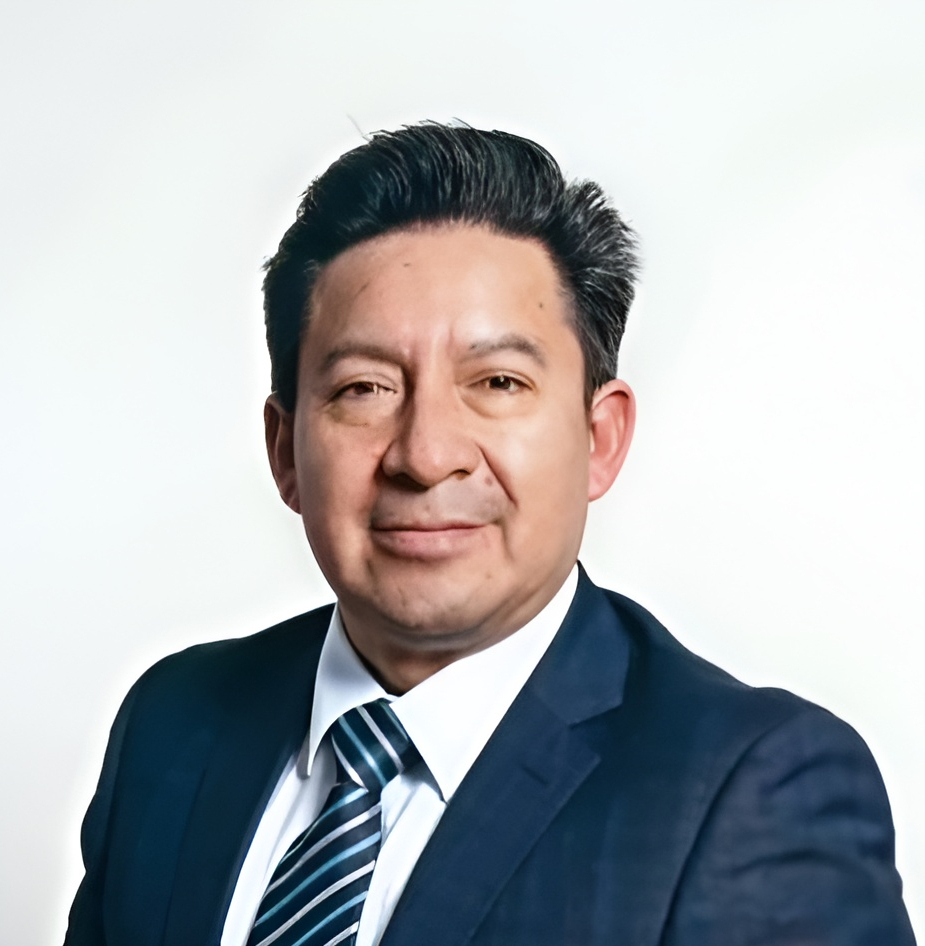carlos lara (1)_edited.jpg