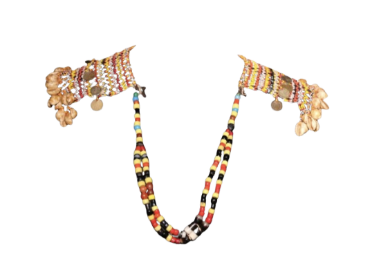 This karaweweng’s beaded string could be restrung, as it features old and newer beads. The original karaweweng beaded string is called binunnaw