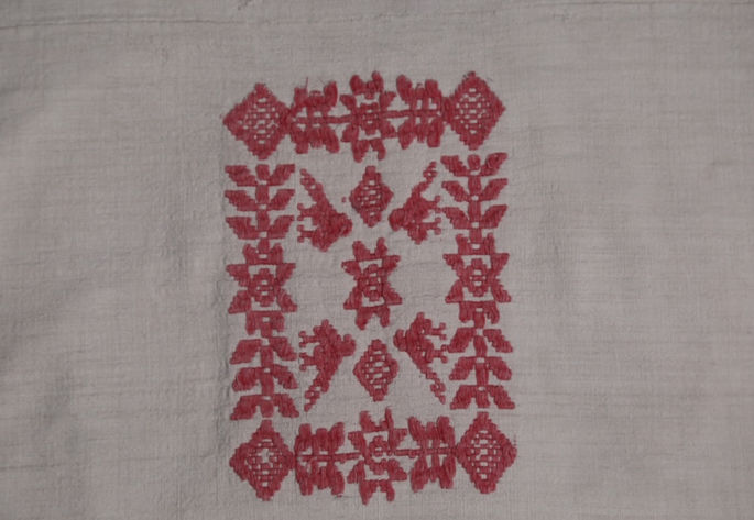 Details of the woven garden design, featuring fern-like botanical motifs