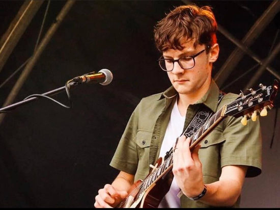 Guitarist live show