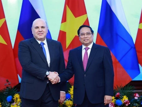 Vietnamese Prime Minister Pham Minh Chinh and Russian Prime Minister Mikhail Mishustin