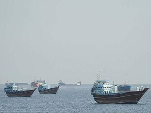 Ships Transiting the Strait of Hormuz