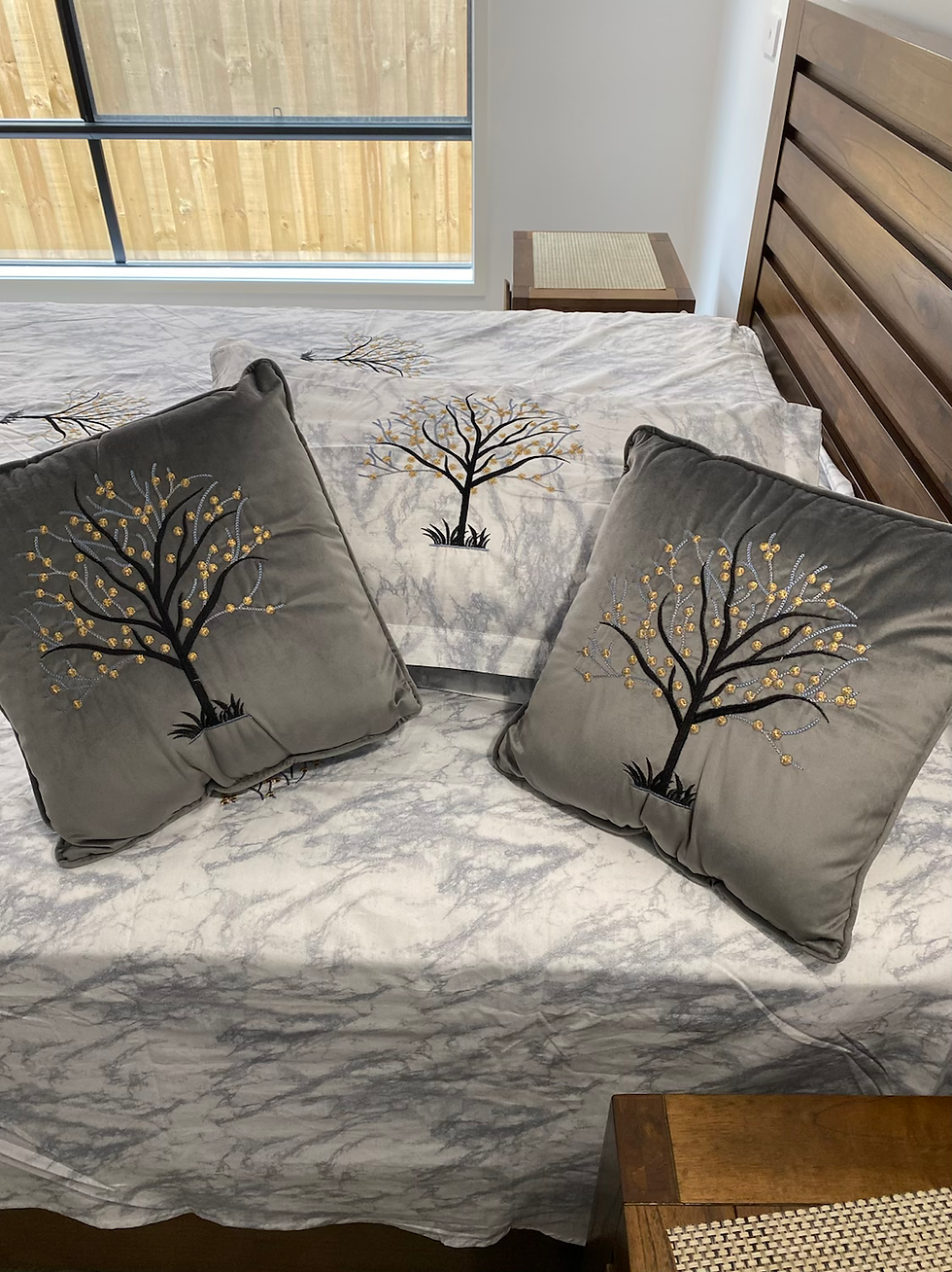 Thumbnail: Super King Size Embroidered Bedsheet Set