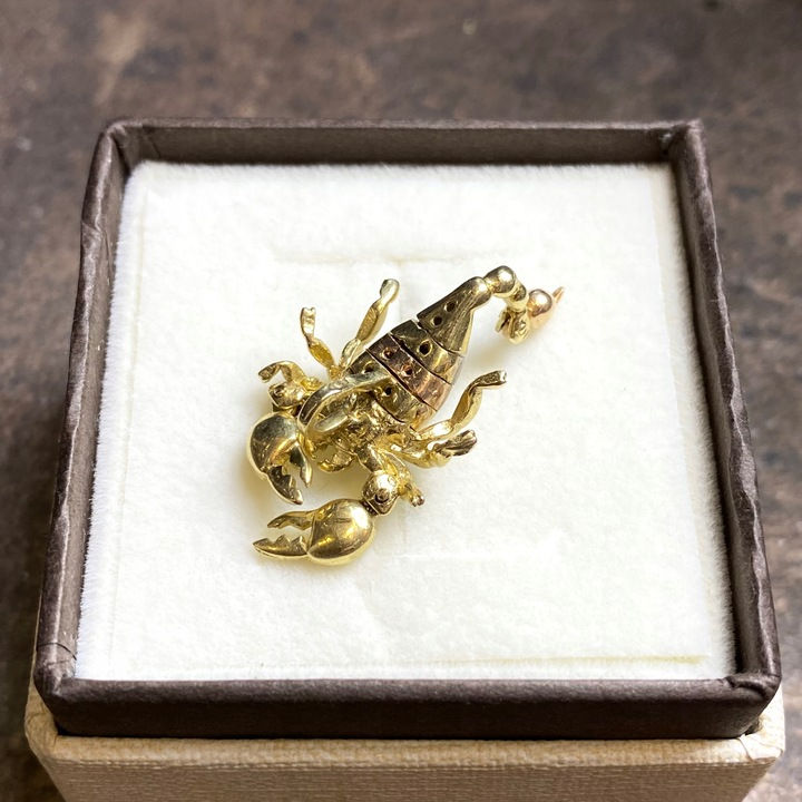 Miniatura: Złota zawieszka skorpion ruchoma cyrkonie 585