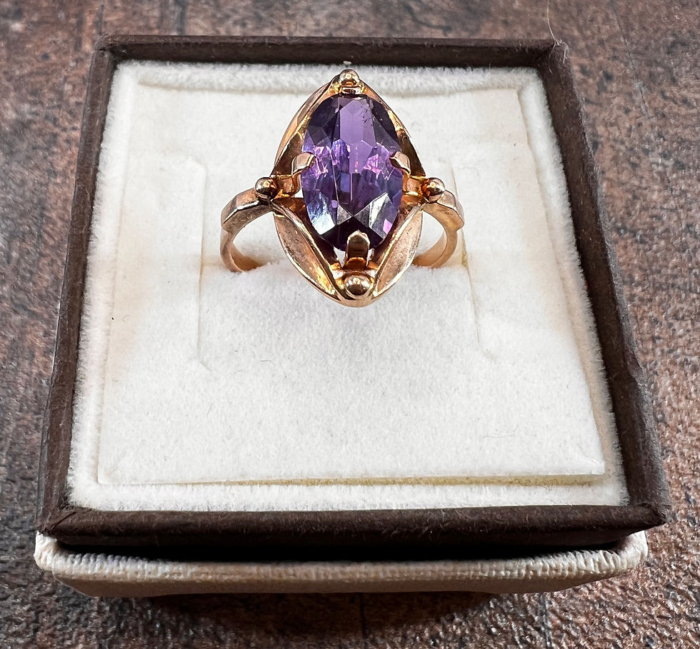 Miniatura: Złoty pierścionek z korundem syntetycznym o barwie aleksandrytu w żółtym złocie 583, styl PRL, szlif markiza