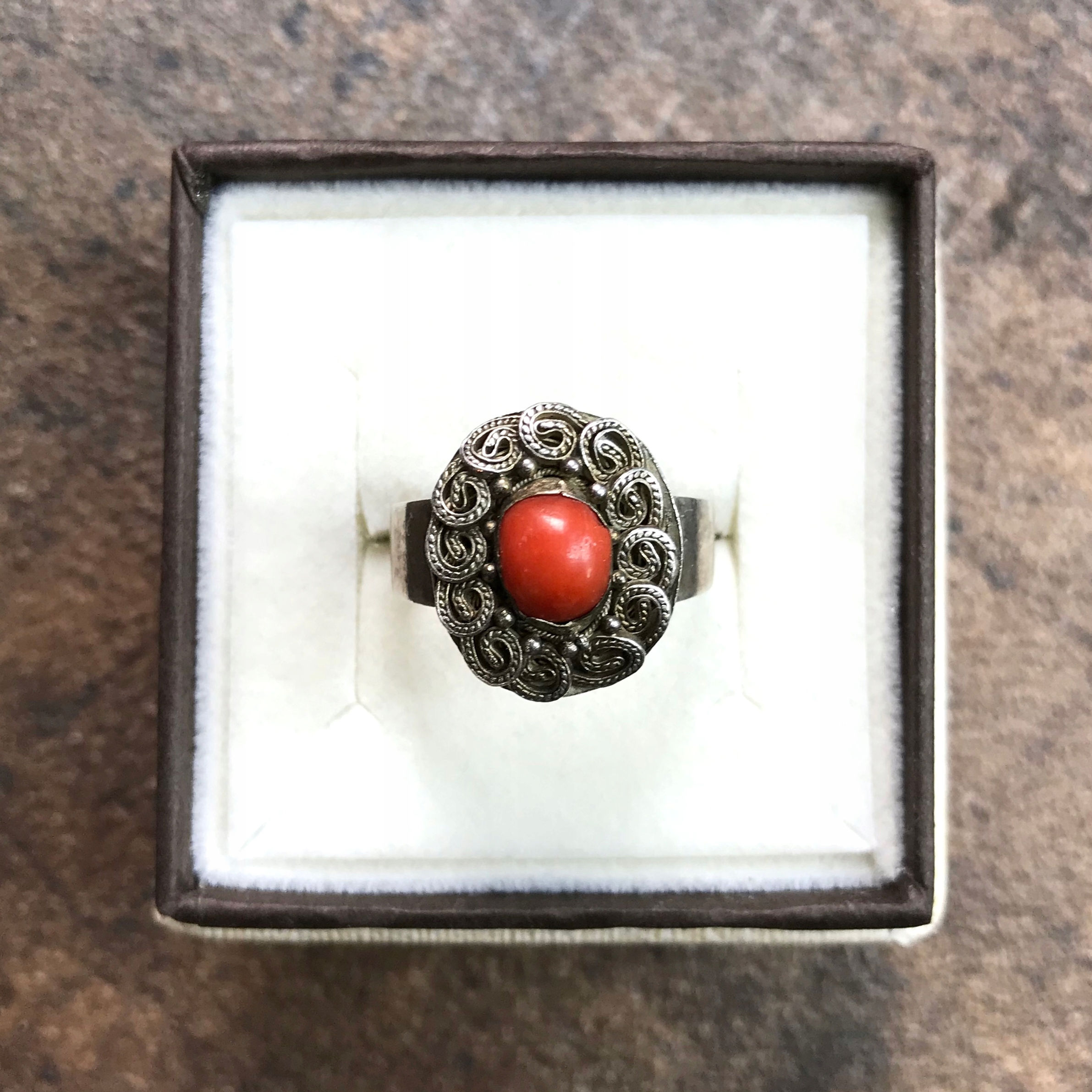 Stary srebrny pierścionek koral filigran CHINKA