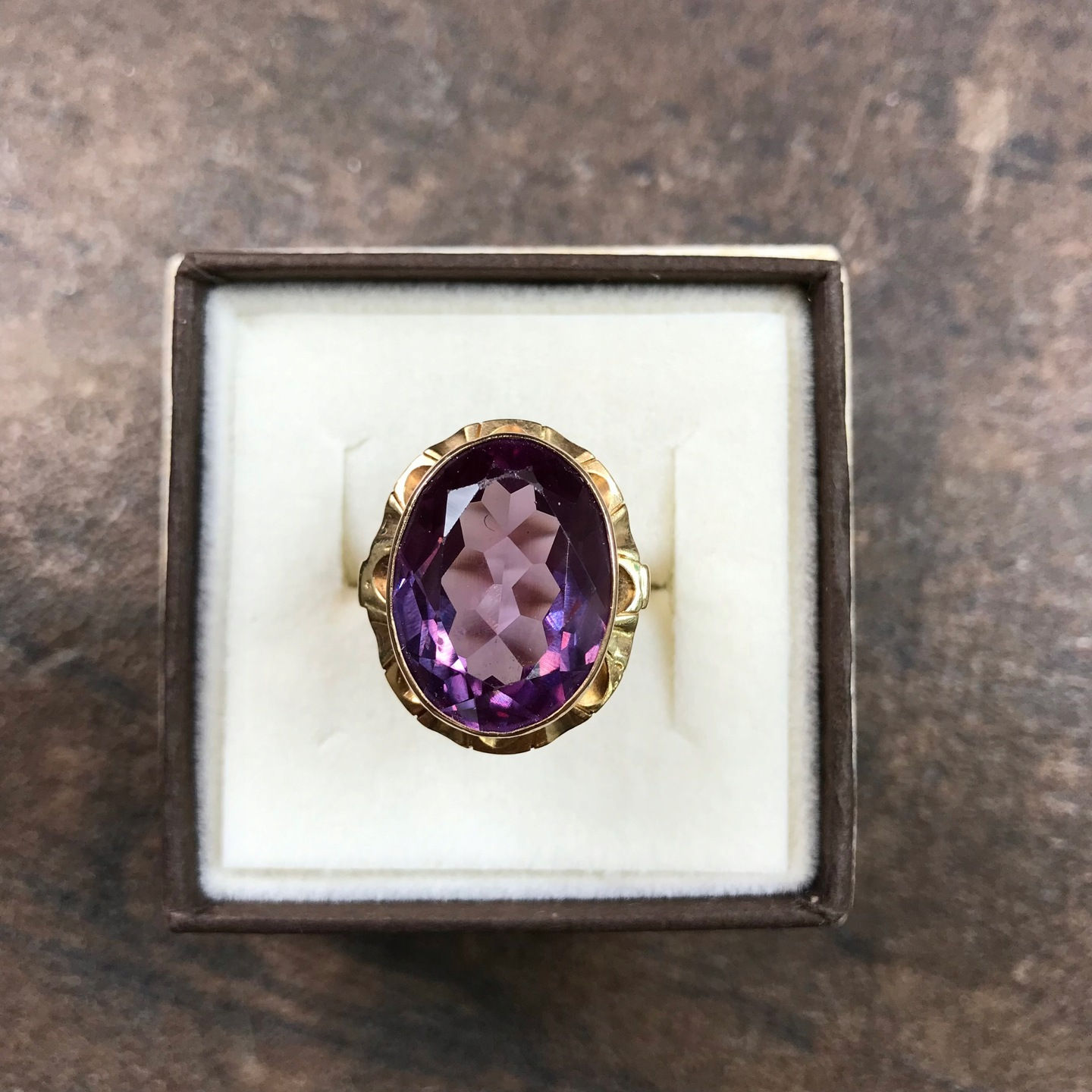 Złoty pierścionek z aleksandrytem styl Warmet