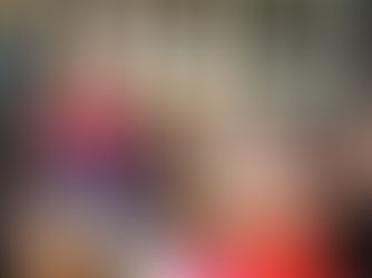 Enfants et adultes noyés dans la foule