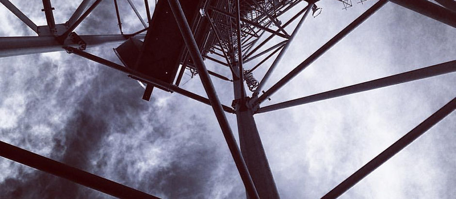 Torre, céu de Brasília