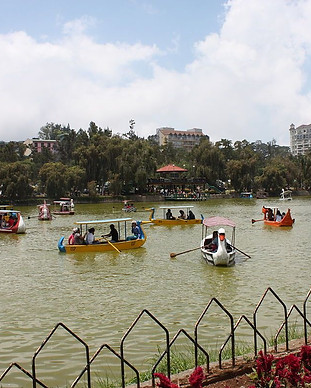 ManMade-lake-in-Burnham-Park-Baguio-wher