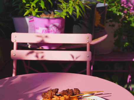 Garden Dining to Relieve Stress