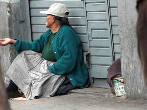 Impacto del abandono y la discriminación en la salud mental de las personas adultas mayores